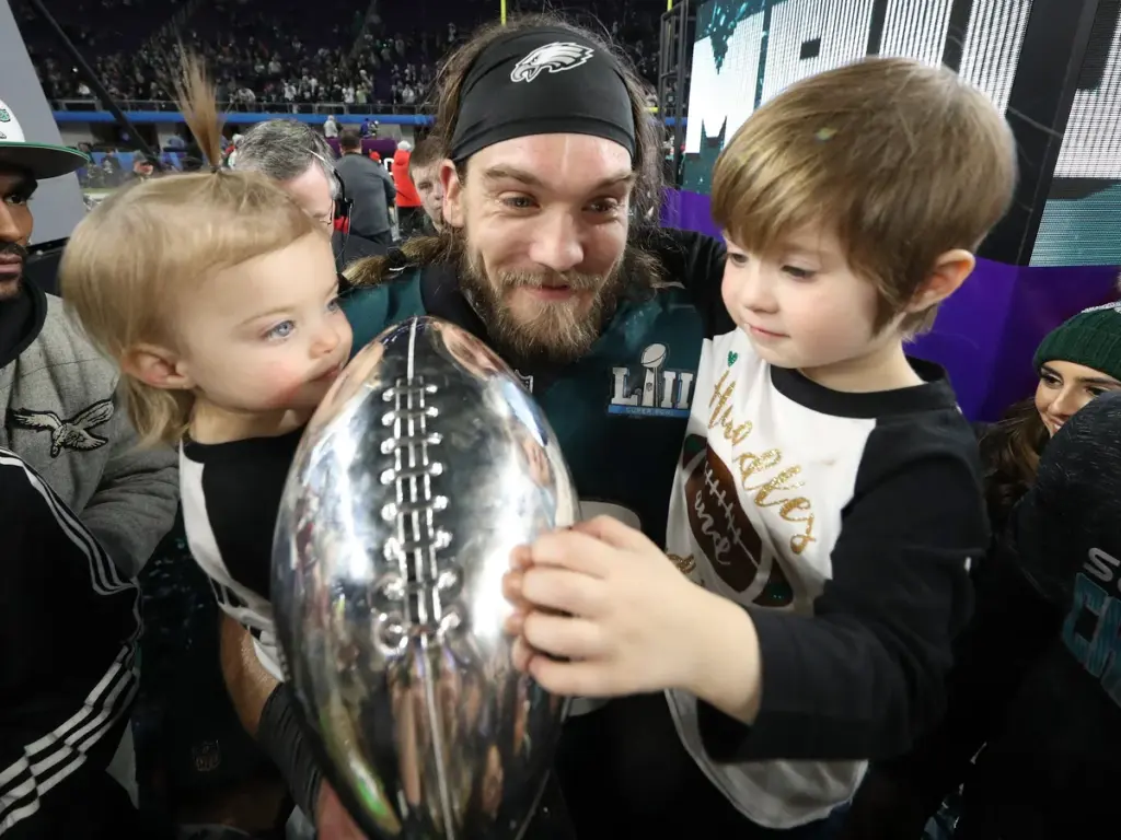 Bryan Braman, NFL linebacker & Super Bowl LII champ, died at 38. Explore his $1.5–2M net worth, career earnings, and legacy of grit and heart.