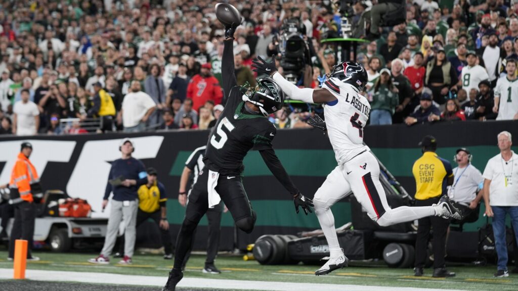 Garrett Wilson signs a $130M contract with the Jets, setting new records and embracing a lifestyle of wealth, brand power, and long-term franchise impact.