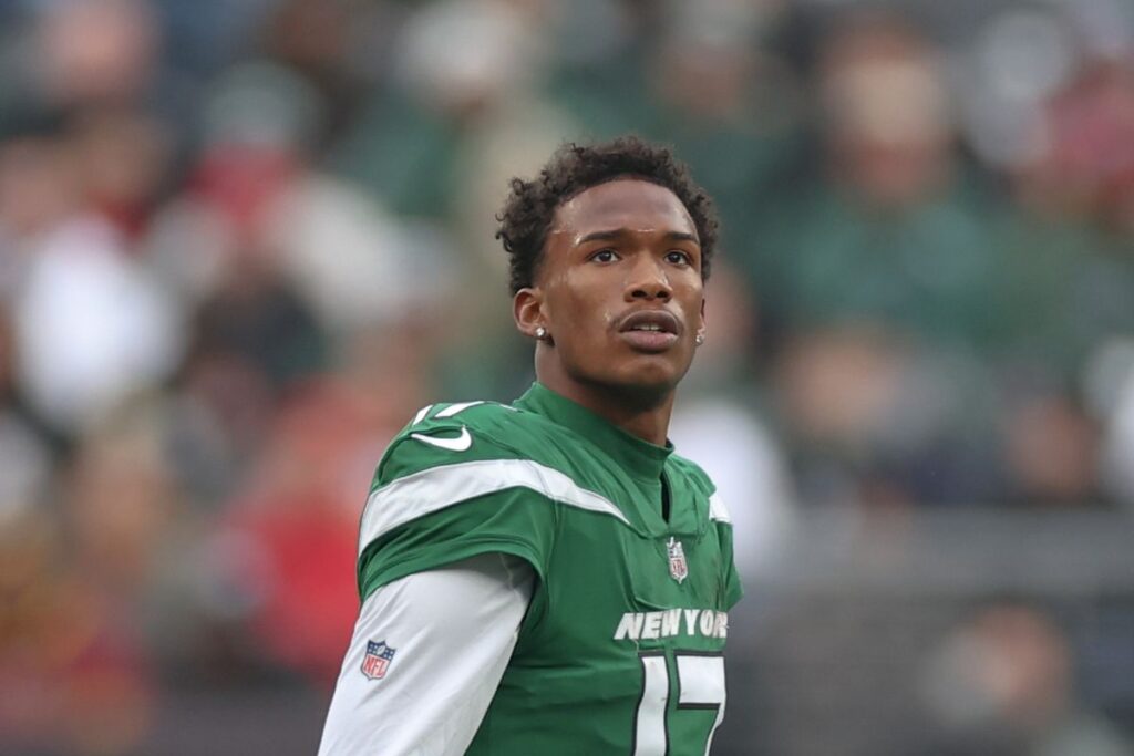 Garrett Wilson signs a $130M contract with the Jets, setting new records and embracing a lifestyle of wealth, brand power, and long-term franchise impact.