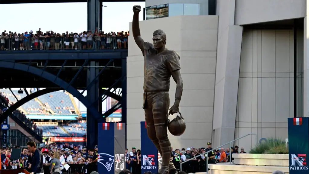 Patriots Tom Brady statue